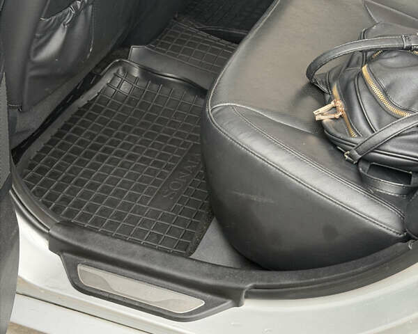 Серый Хендай Соната, объемом двигателя 2.36 л и пробегом 160 тыс. км за 11500 $, фото 22 на Automoto.ua