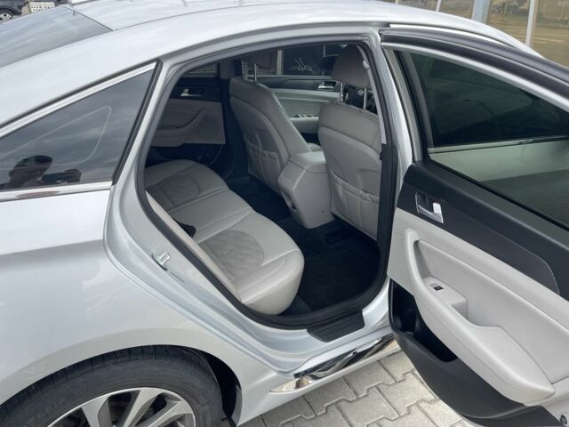 Серый Хендай Соната, объемом двигателя 2.4 л и пробегом 136 тыс. км за 10800 $, фото 10 на Automoto.ua