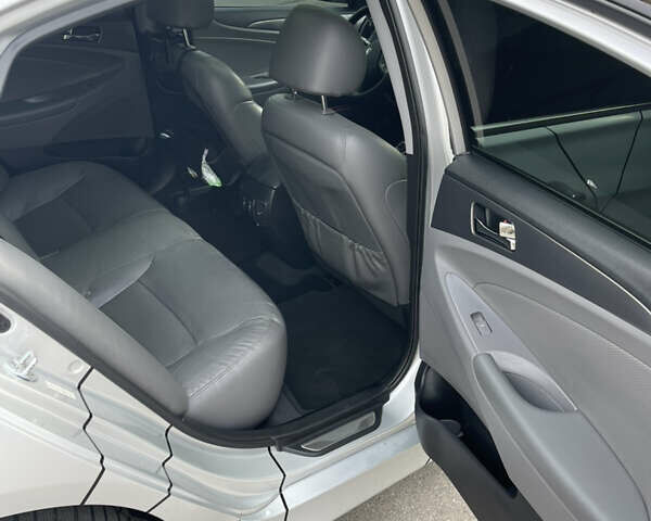 Хендай Соната 2014 у Запоріжжя на Automoto.ua Сірий Хендай Соната, об'ємом двигуна 2.4 л та пробігом 187 тис. км за 11000 $, фото 11 на Automoto.ua