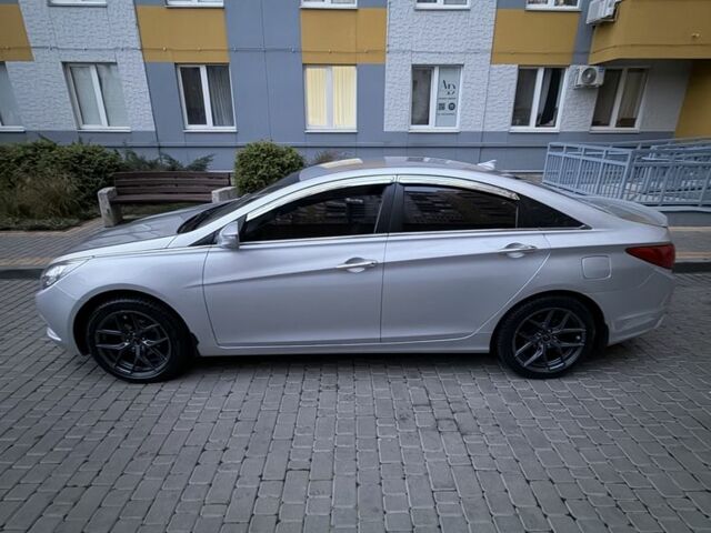 Серый Хендай Соната, объемом двигателя 2 л и пробегом 320 тыс. км за 7200 $, фото 2 на Automoto.ua