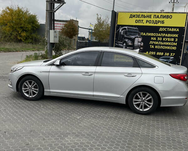 Серый Хендай Соната, объемом двигателя 2 л и пробегом 331 тыс. км за 8900 $, фото 7 на Automoto.ua