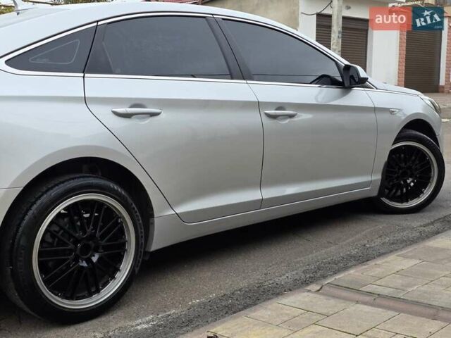 Сірий Хендай Соната, об'ємом двигуна 2 л та пробігом 255 тис. км за 9200 $, фото 16 на Automoto.ua