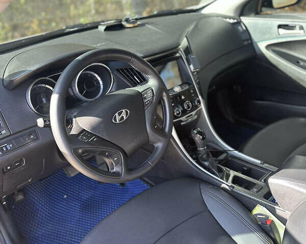 Сірий Хендай Соната, об'ємом двигуна 2 л та пробігом 231 тис. км за 9500 $, фото 8 на Automoto.ua