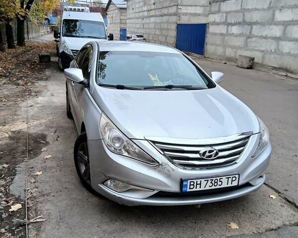 Серый Хендай Соната, объемом двигателя 2 л и пробегом 296 тыс. км за 10900 $, фото 4 на Automoto.ua