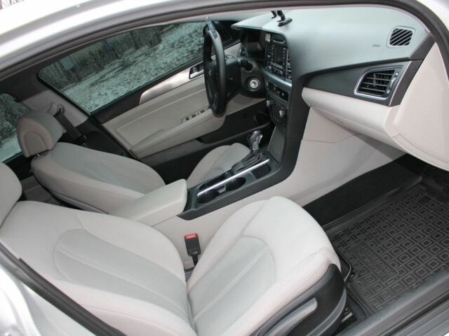 Серый Хендай Соната, объемом двигателя 2.4 л и пробегом 170 тыс. км за 9500 $, фото 7 на Automoto.ua