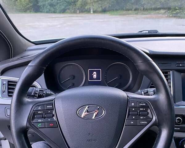 Серый Хендай Соната, объемом двигателя 2 л и пробегом 359 тыс. км за 9500 $, фото 64 на Automoto.ua