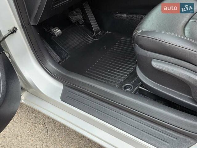Сірий Хендай Соната, об'ємом двигуна 2 л та пробігом 255 тис. км за 9200 $, фото 23 на Automoto.ua