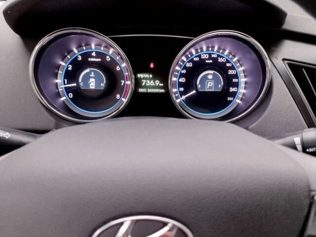 Серый Хендай Соната, объемом двигателя 2 л и пробегом 270 тыс. км за 8800 $, фото 5 на Automoto.ua