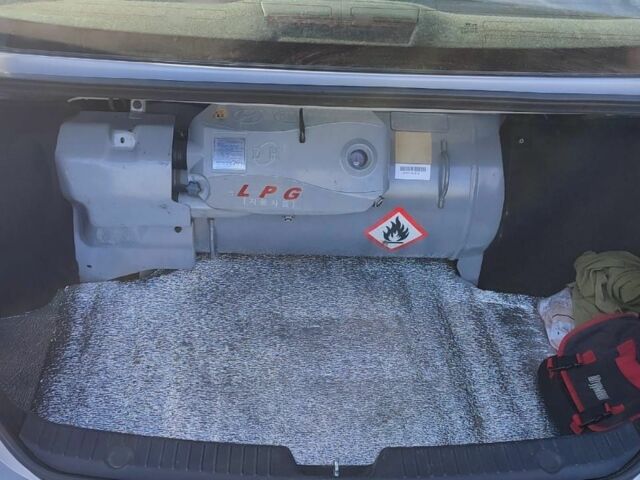 Сірий Хендай Соната, об'ємом двигуна 2 л та пробігом 200 тис. км за 7100 $, фото 7 на Automoto.ua