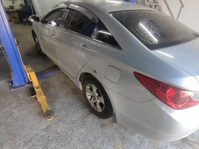 Сірий Хендай Соната, об'ємом двигуна 2 л та пробігом 273 тис. км за 6800 $, фото 8 на Automoto.ua