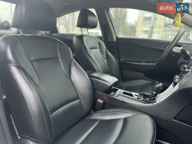 Серый Хендай Соната, объемом двигателя 2 л и пробегом 299 тыс. км за 8299 $, фото 10 на Automoto.ua