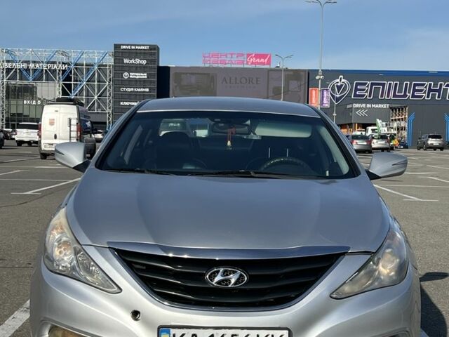 Сірий Хендай Соната, об'ємом двигуна 2 л та пробігом 350 тис. км за 6800 $, фото 1 на Automoto.ua