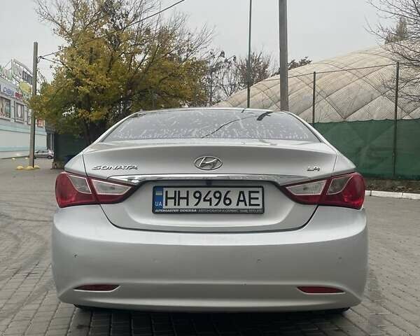 Серый Хендай Соната, объемом двигателя 2 л и пробегом 300 тыс. км за 7500 $, фото 2 на Automoto.ua
