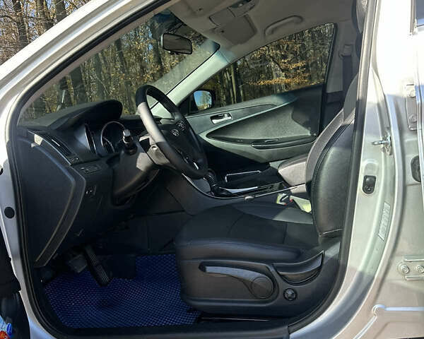 Сірий Хендай Соната, об'ємом двигуна 2 л та пробігом 231 тис. км за 9500 $, фото 10 на Automoto.ua