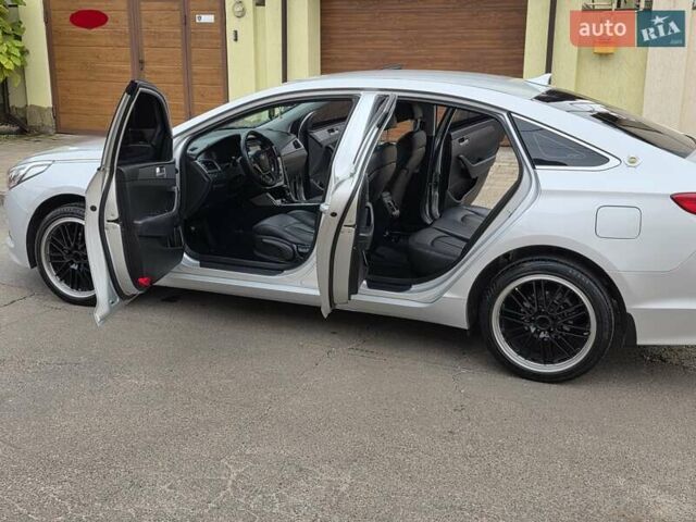 Сірий Хендай Соната, об'ємом двигуна 2 л та пробігом 255 тис. км за 9200 $, фото 20 на Automoto.ua