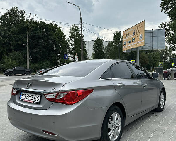 Сірий Хендай Соната, об'ємом двигуна 2 л та пробігом 280 тис. км за 8200 $, фото 4 на Automoto.ua