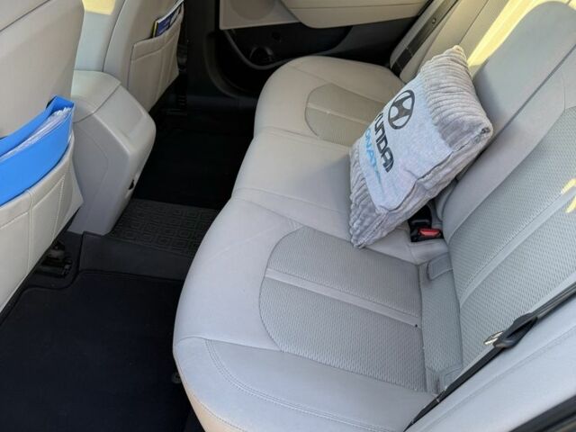 Серый Хендай Соната, объемом двигателя 2.4 л и пробегом 158 тыс. км за 9500 $, фото 4 на Automoto.ua