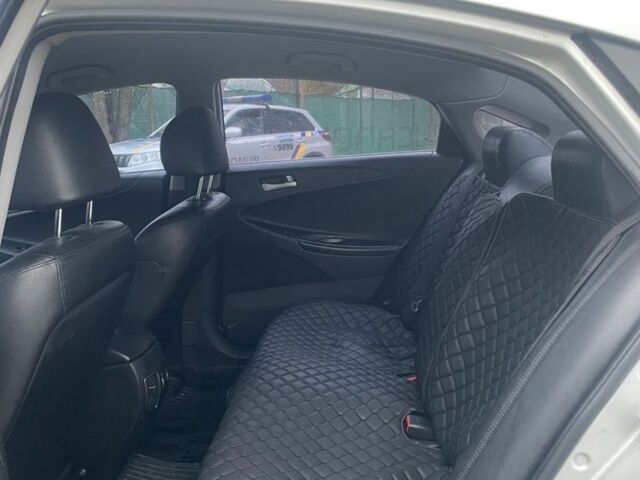 Серый Хендай Соната, объемом двигателя 2 л и пробегом 300 тыс. км за 6800 $, фото 6 на Automoto.ua