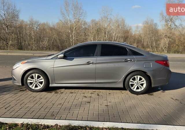 Серый Хендай Соната, объемом двигателя 2.4 л и пробегом 268 тыс. км за 7500 $, фото 4 на Automoto.ua