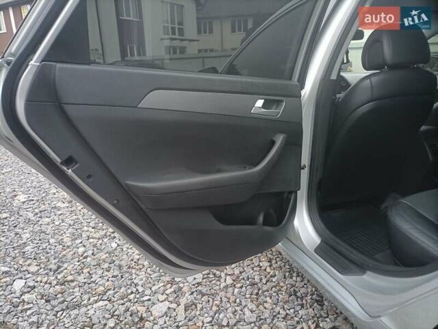 Сірий Хендай Соната, об'ємом двигуна 2 л та пробігом 360 тис. км за 8300 $, фото 13 на Automoto.ua
