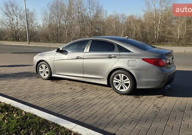 Серый Хендай Соната, объемом двигателя 2.4 л и пробегом 268 тыс. км за 7500 $, фото 5 на Automoto.ua