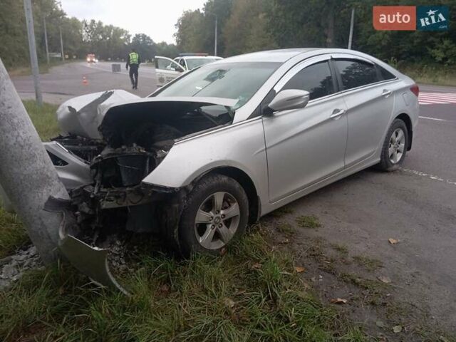 Сірий Хендай Соната, об'ємом двигуна 2 л та пробігом 320 тис. км за 3100 $, фото 5 на Automoto.ua