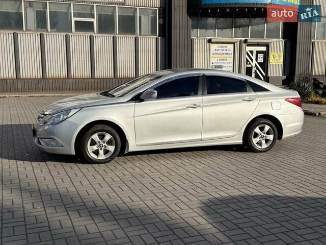 Серый Хендай Соната, объемом двигателя 2 л и пробегом 222 тыс. км за 6999 $, фото 11 на Automoto.ua