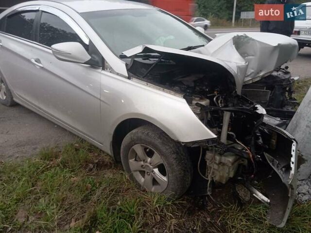 Сірий Хендай Соната, об'ємом двигуна 2 л та пробігом 320 тис. км за 3100 $, фото 10 на Automoto.ua