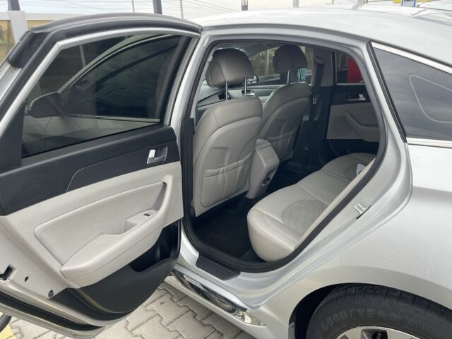 Серый Хендай Соната, объемом двигателя 2.4 л и пробегом 136 тыс. км за 10800 $, фото 7 на Automoto.ua