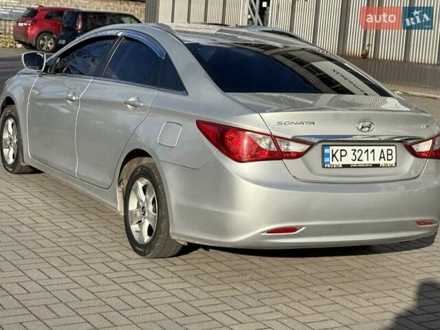 Серый Хендай Соната, объемом двигателя 2 л и пробегом 222 тыс. км за 6999 $, фото 3 на Automoto.ua