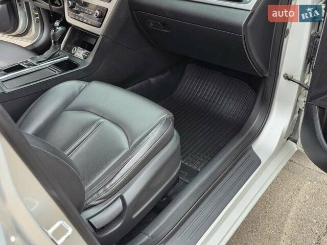 Сірий Хендай Соната, об'ємом двигуна 2 л та пробігом 255 тис. км за 9200 $, фото 29 на Automoto.ua