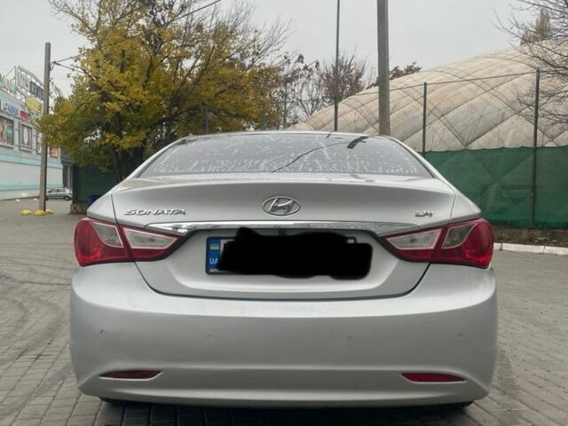 Серый Хендай Соната, объемом двигателя 2 л и пробегом 300 тыс. км за 6800 $, фото 3 на Automoto.ua