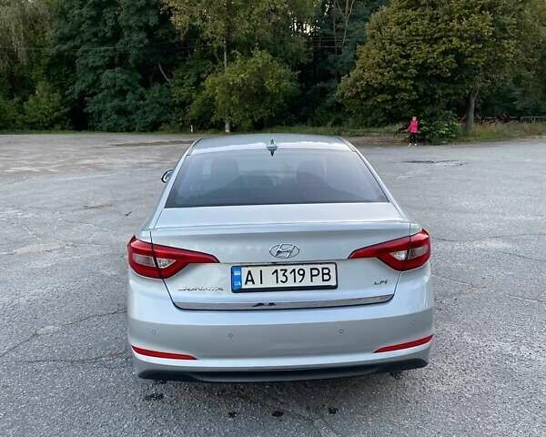 Серый Хендай Соната, объемом двигателя 2 л и пробегом 359 тыс. км за 9500 $, фото 4 на Automoto.ua