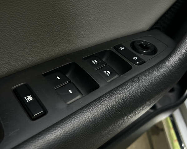 Серый Хендай Соната, объемом двигателя 2 л и пробегом 138 тыс. км за 10899 $, фото 21 на Automoto.ua