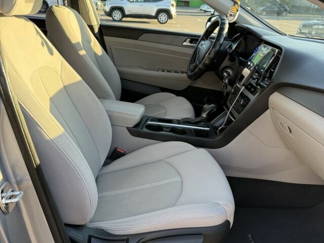 Серый Хендай Соната, объемом двигателя 2.4 л и пробегом 158 тыс. км за 9500 $, фото 5 на Automoto.ua