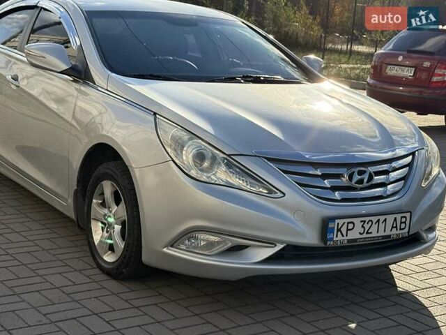 Серый Хендай Соната, объемом двигателя 2 л и пробегом 222 тыс. км за 6999 $, фото 2 на Automoto.ua