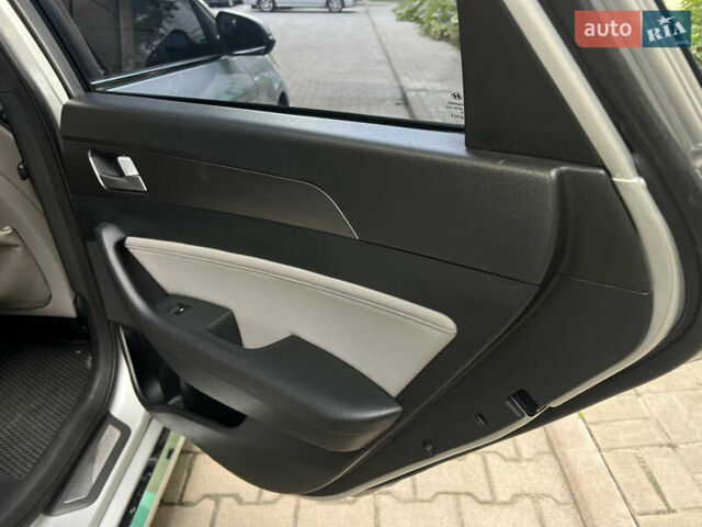 Серый Хендай Соната, объемом двигателя 2 л и пробегом 138 тыс. км за 10899 $, фото 30 на Automoto.ua