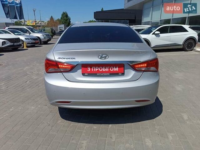 Сірий Хендай Соната, об'ємом двигуна 2.36 л та пробігом 174 тис. км за 11400 $, фото 5 на Automoto.ua