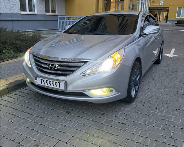 Серый Хендай Соната, объемом двигателя 2 л и пробегом 320 тыс. км за 6999 $, фото 1 на Automoto.ua