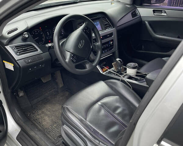 Серый Хендай Соната, объемом двигателя 2 л и пробегом 331 тыс. км за 8900 $, фото 9 на Automoto.ua