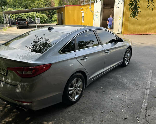 Серый Хендай Соната, объемом двигателя 2.4 л и пробегом 215 тыс. км за 9500 $, фото 11 на Automoto.ua