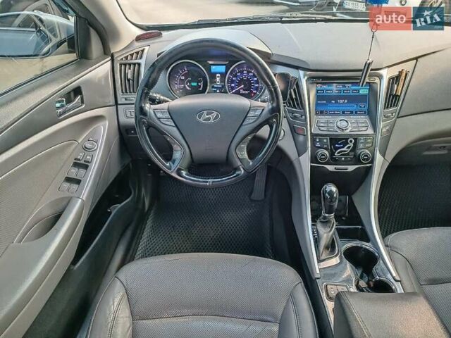 Сірий Хендай Соната, об'ємом двигуна 2.4 л та пробігом 207 тис. км за 11290 $, фото 18 на Automoto.ua