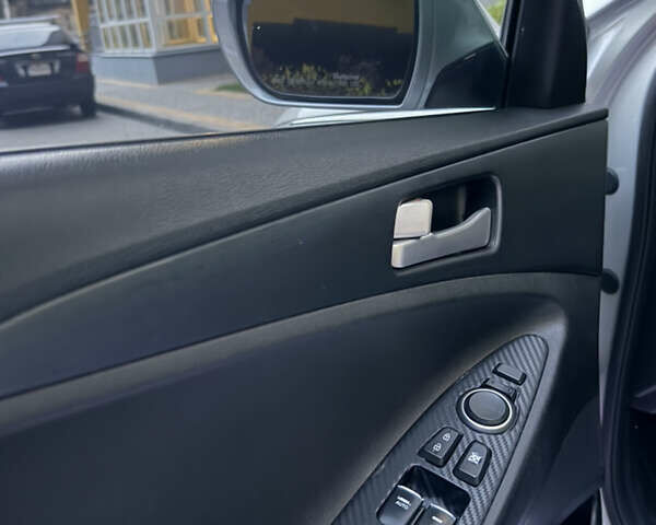 Серый Хендай Соната, объемом двигателя 2 л и пробегом 320 тыс. км за 6999 $, фото 10 на Automoto.ua