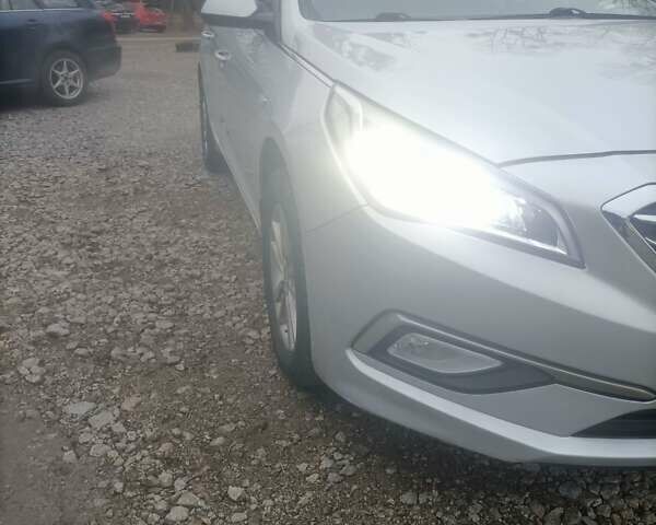 Сірий Хендай Соната, об'ємом двигуна 2 л та пробігом 360 тис. км за 8300 $, фото 4 на Automoto.ua