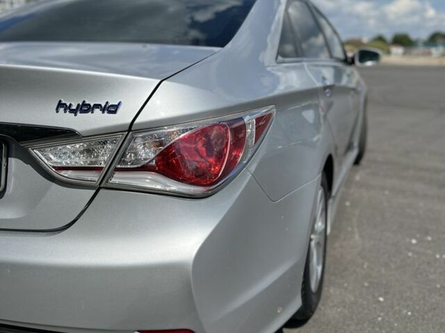 Серый Хендай Соната, объемом двигателя 2.4 л и пробегом 133 тыс. км за 11000 $, фото 4 на Automoto.ua