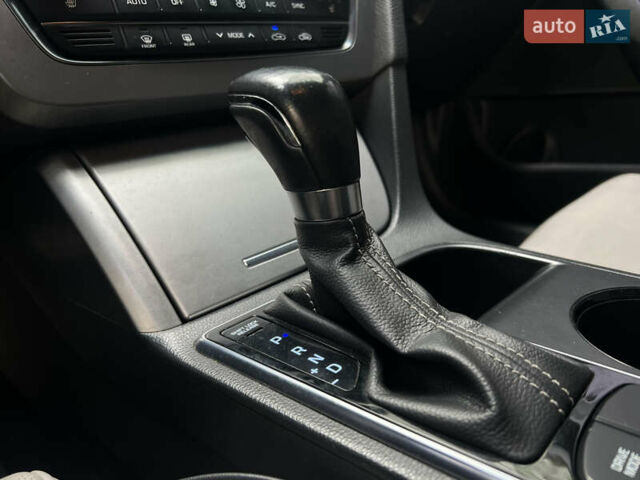 Серый Хендай Соната, объемом двигателя 2 л и пробегом 138 тыс. км за 10899 $, фото 20 на Automoto.ua