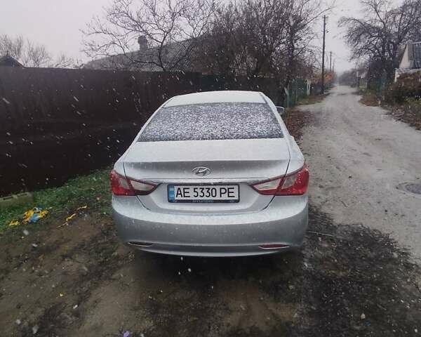 Серый Хендай Соната, объемом двигателя 2 л и пробегом 460 тыс. км за 5500 $, фото 3 на Automoto.ua