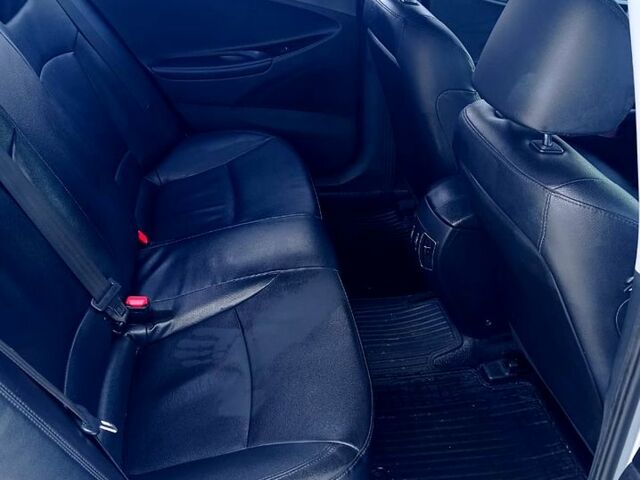 Серый Хендай Соната, объемом двигателя 2 л и пробегом 590 тыс. км за 8200 $, фото 9 на Automoto.ua