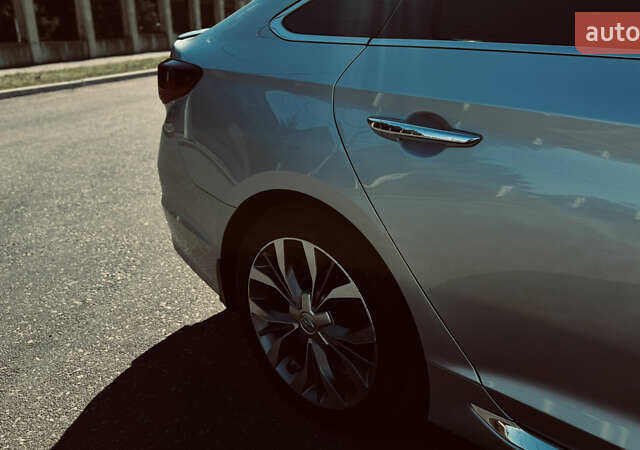 Серый Хендай Соната, объемом двигателя 2 л и пробегом 122 тыс. км за 13500 $, фото 6 на Automoto.ua