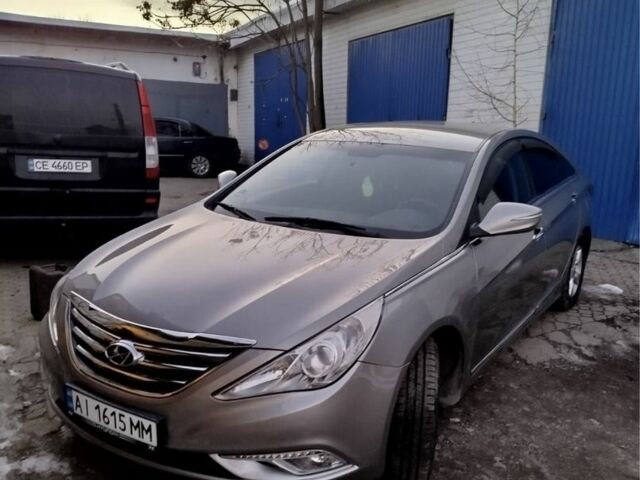 Серый Хендай Соната, объемом двигателя 2 л и пробегом 270 тыс. км за 8800 $, фото 1 на Automoto.ua